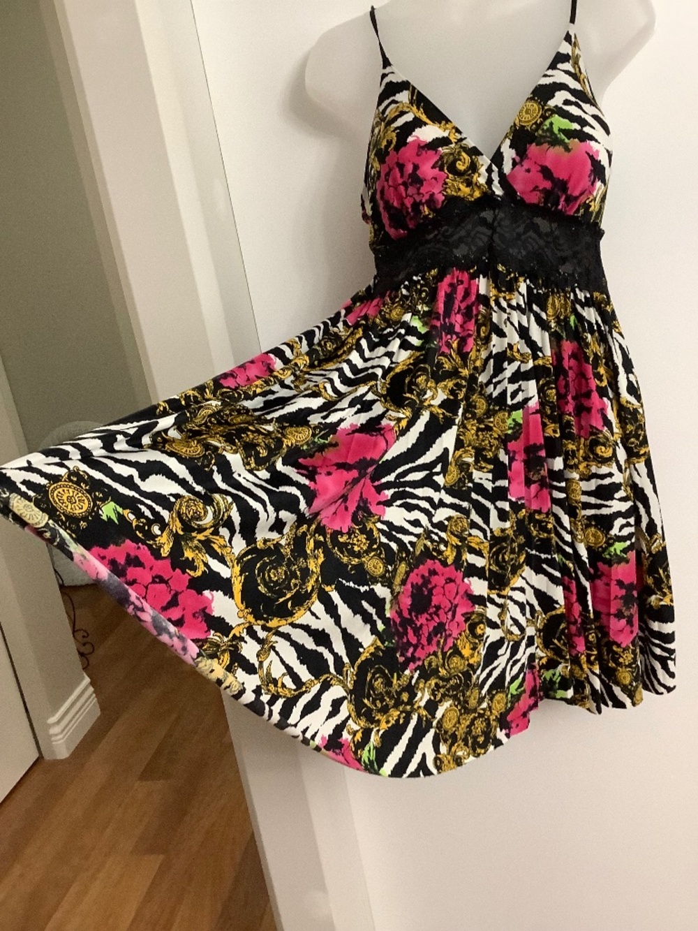 Seductions sweet sexy sundress fits MEDIUM 34-36 bust